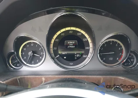 2013 Mercedes-Benz E 350 4Matic z USA, uszkodzony, nr VIN WDDHF8JB6DA751657